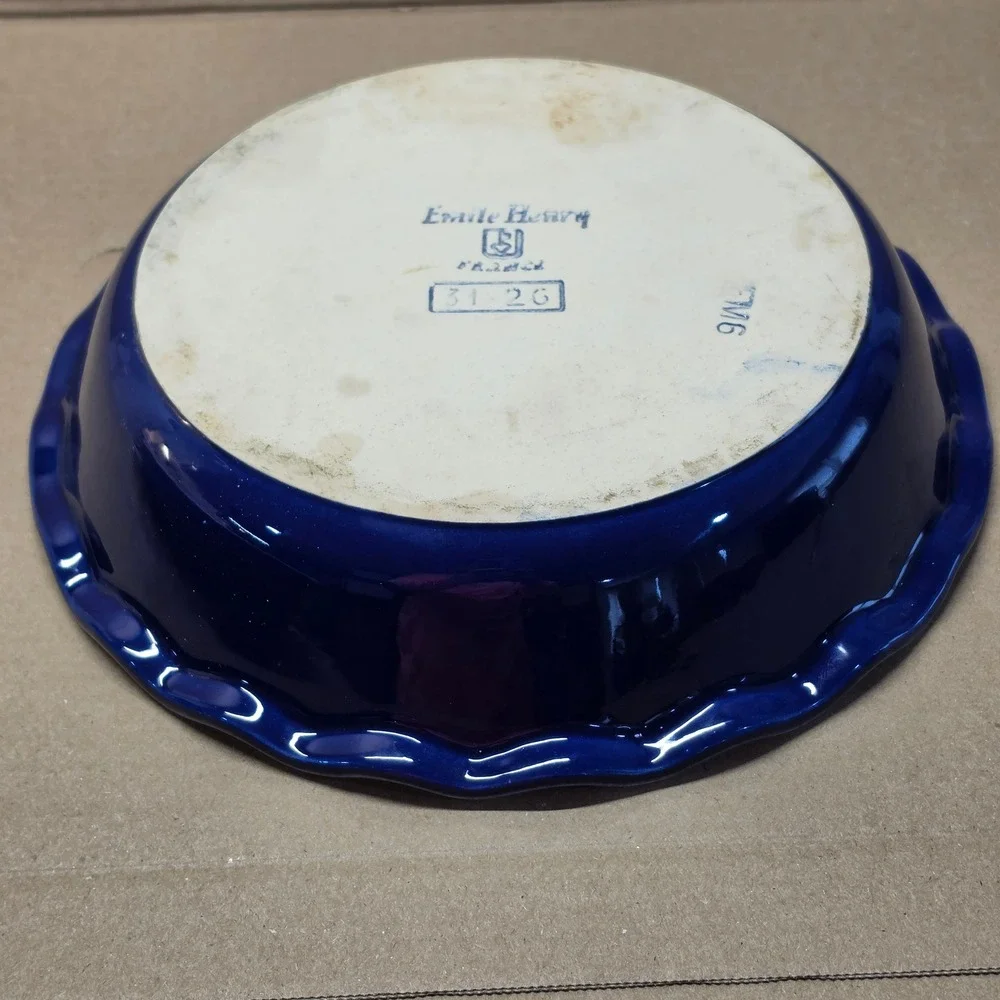 Emile Henry Pie Dish Unisex 9in Blue Good Scalloped Ruffled Ceramic Baker 31-26